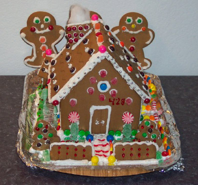 reducedgingerbreadhousexmas03.jpg